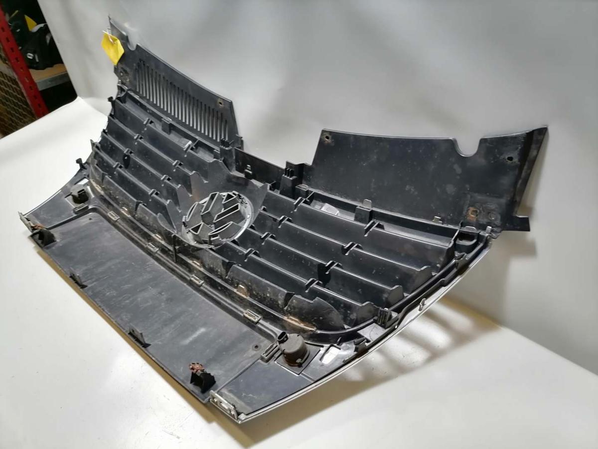 VW Passat 3C B6 original Kühlergrill für Fahrzeuge mit Parkhilfe PDC BJ05